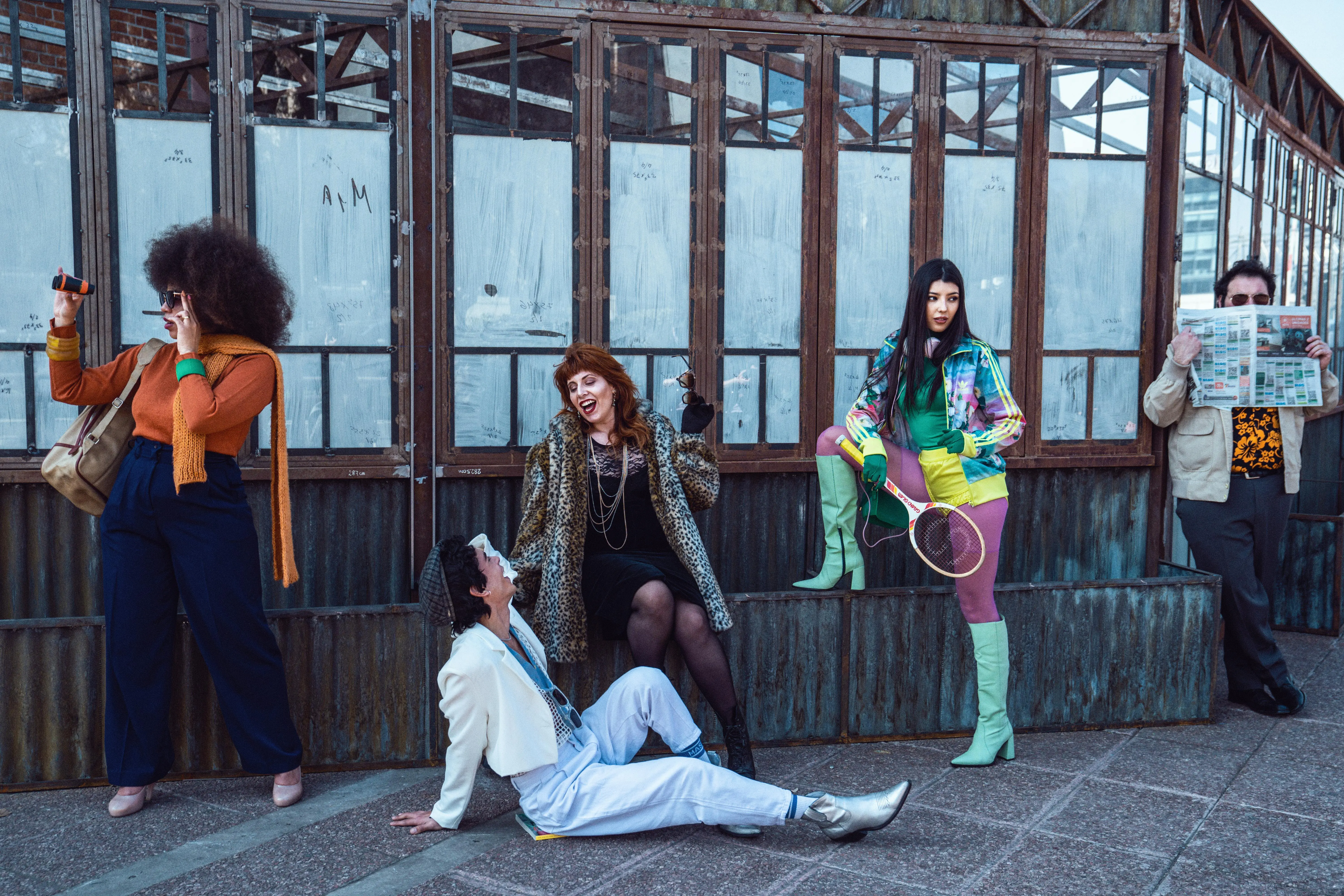 90s Minimalist Outfit Ideas for Men & Women: Effortless Trendy Looks for 2026